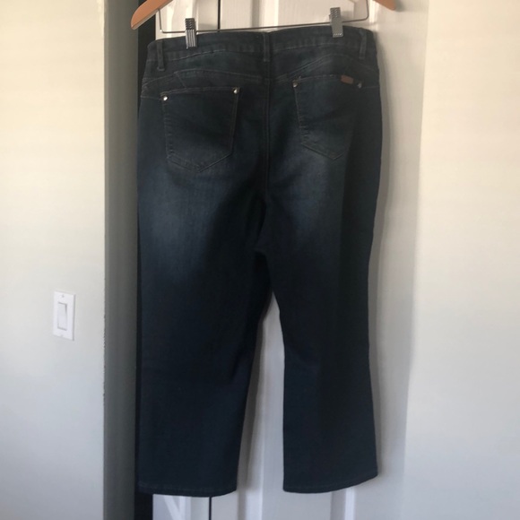Short Jeans - Picture 2 of 2